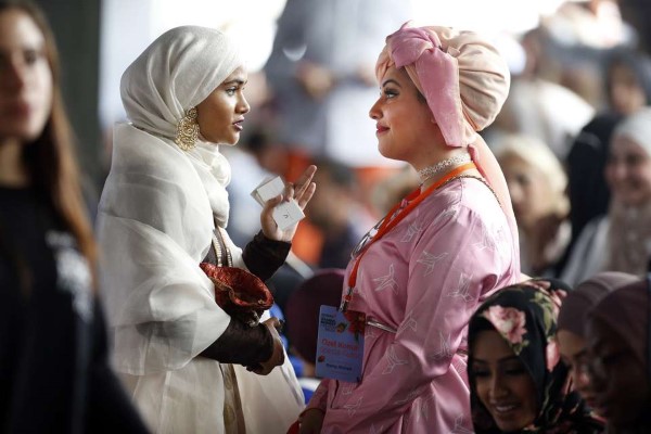 Modern Head Coverings on Display at Istanbul’s International Modest Fashion Shows