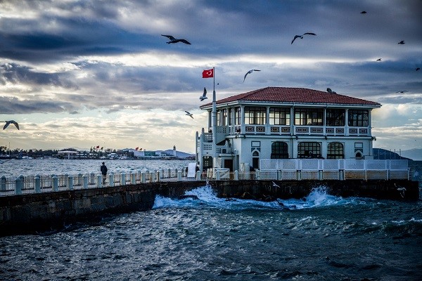 جولة في الصّافرة تكون في وسط اسطنبول بين الجانبي الأسيوي والأوروبي 