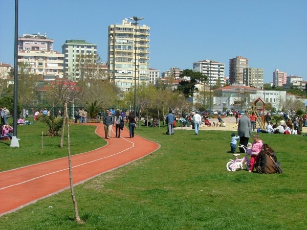 شاطئ ساديبوستان(Caddebostan) في اسطنبول